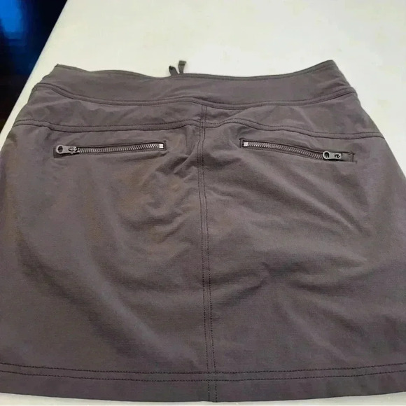 Athleta Skort Athletic Womens Taupe Build In Shorts Side Zip Pockets Size 6 - Picture 9 of 10